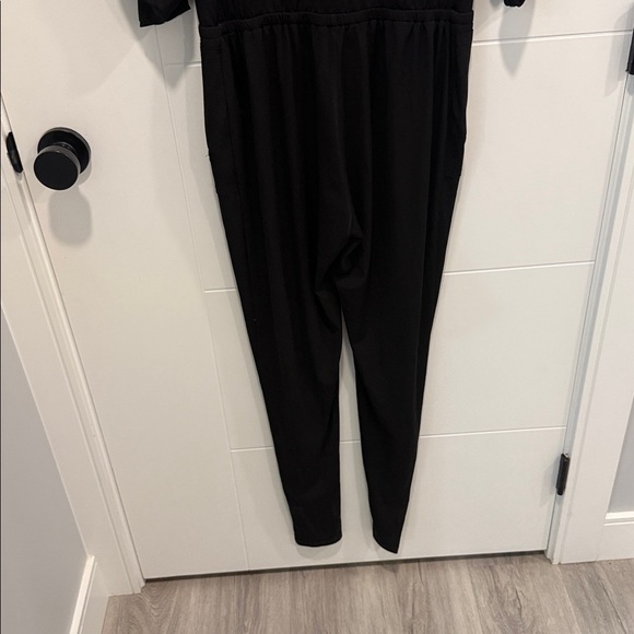 Michael Kors Black Zip-Front Utility Jumpsuit size XS - Picture 9 of 9